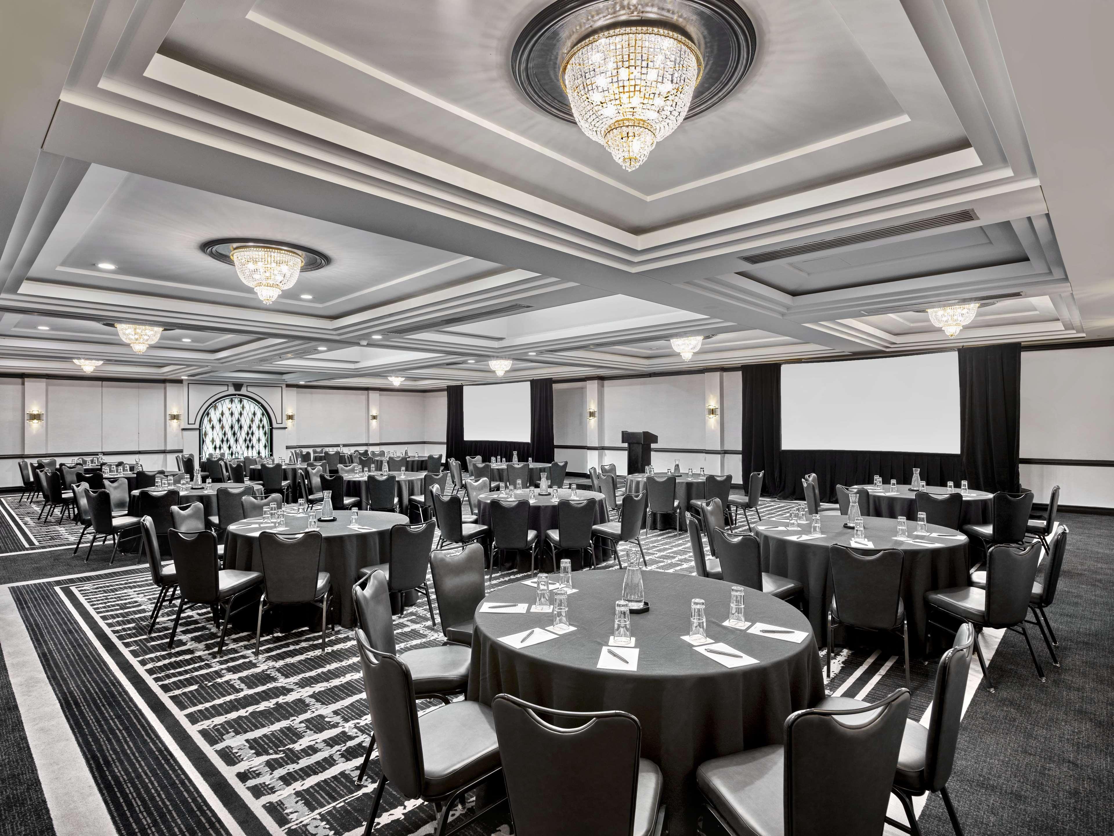 Vogue Hotel Montreal Downtown, Curio Collection By Hilton Ngoại thất bức ảnh