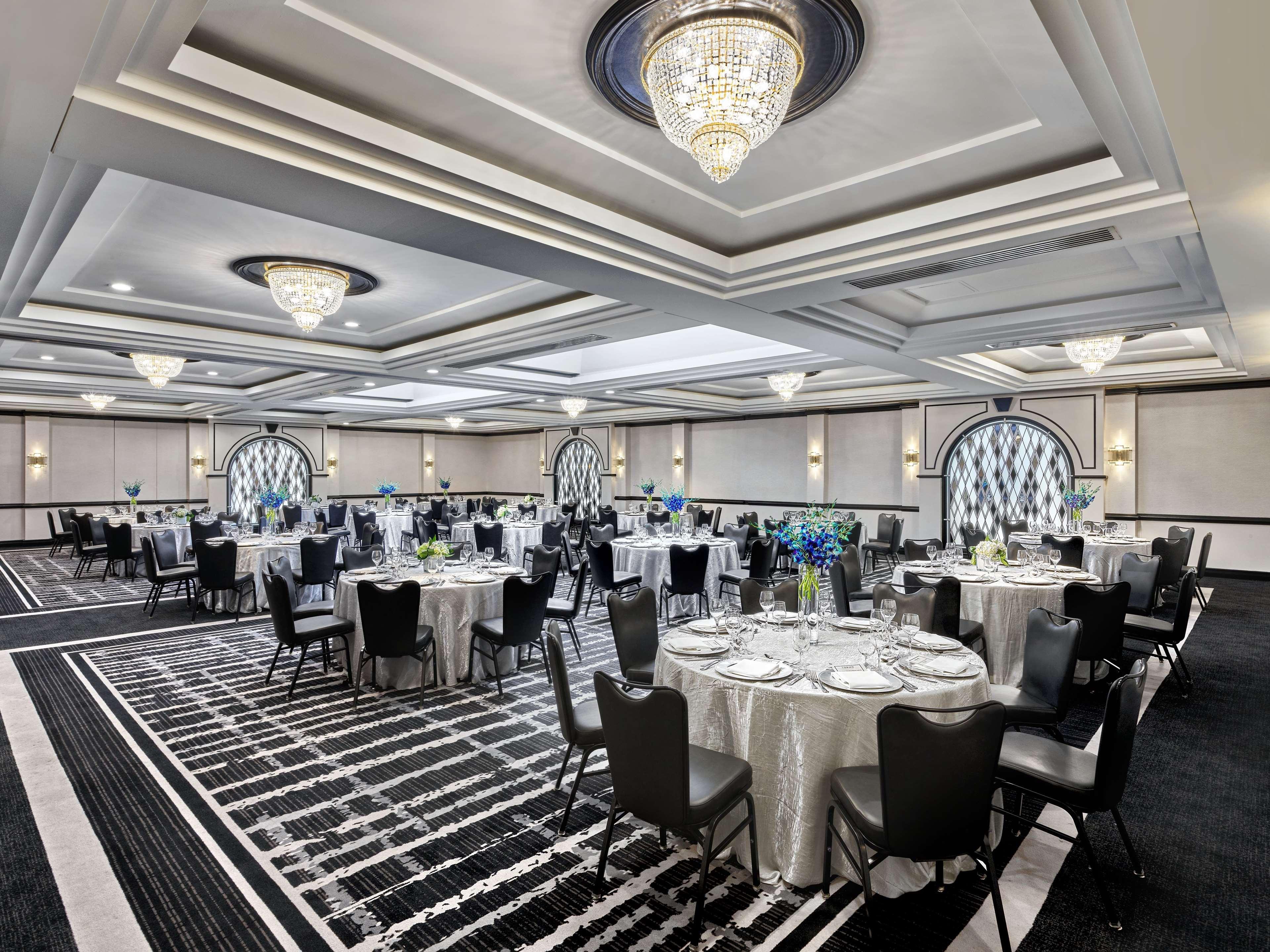 Vogue Hotel Montreal Downtown, Curio Collection By Hilton Ngoại thất bức ảnh