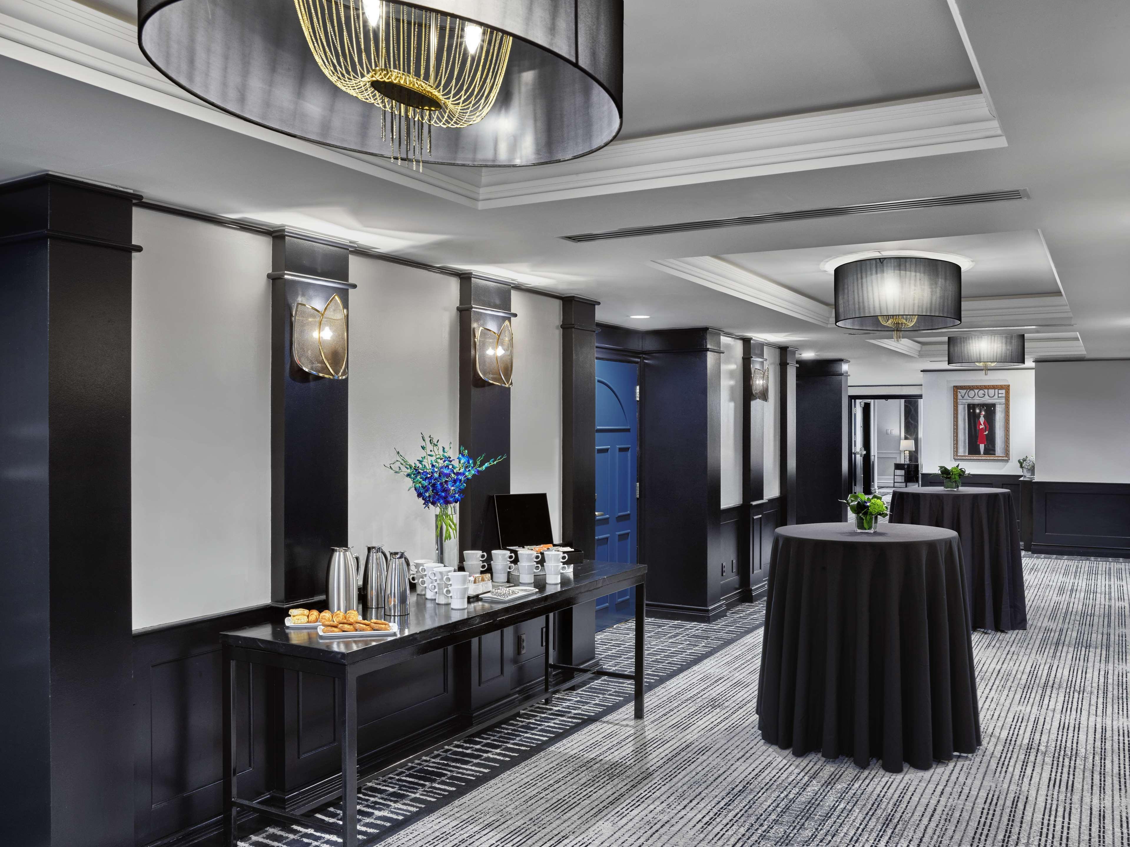Vogue Hotel Montreal Downtown, Curio Collection By Hilton Ngoại thất bức ảnh
