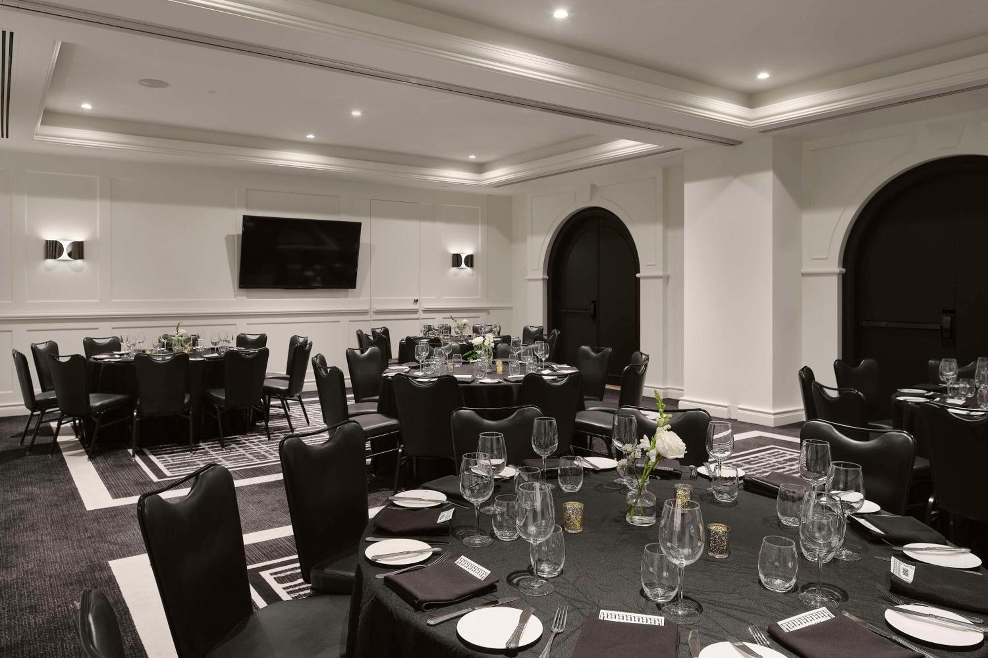 Vogue Hotel Montreal Downtown, Curio Collection By Hilton Ngoại thất bức ảnh