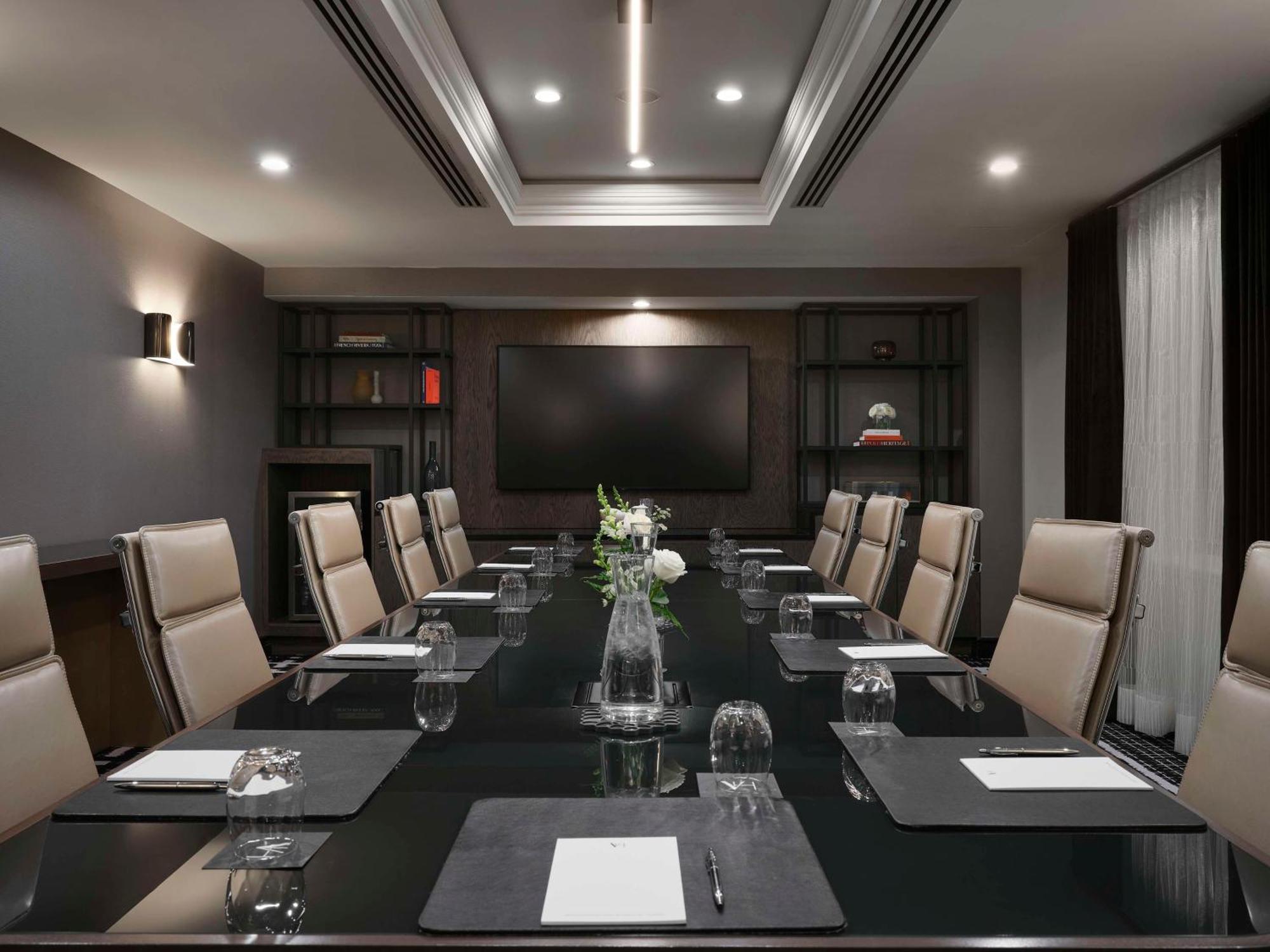 Vogue Hotel Montreal Downtown, Curio Collection By Hilton Ngoại thất bức ảnh