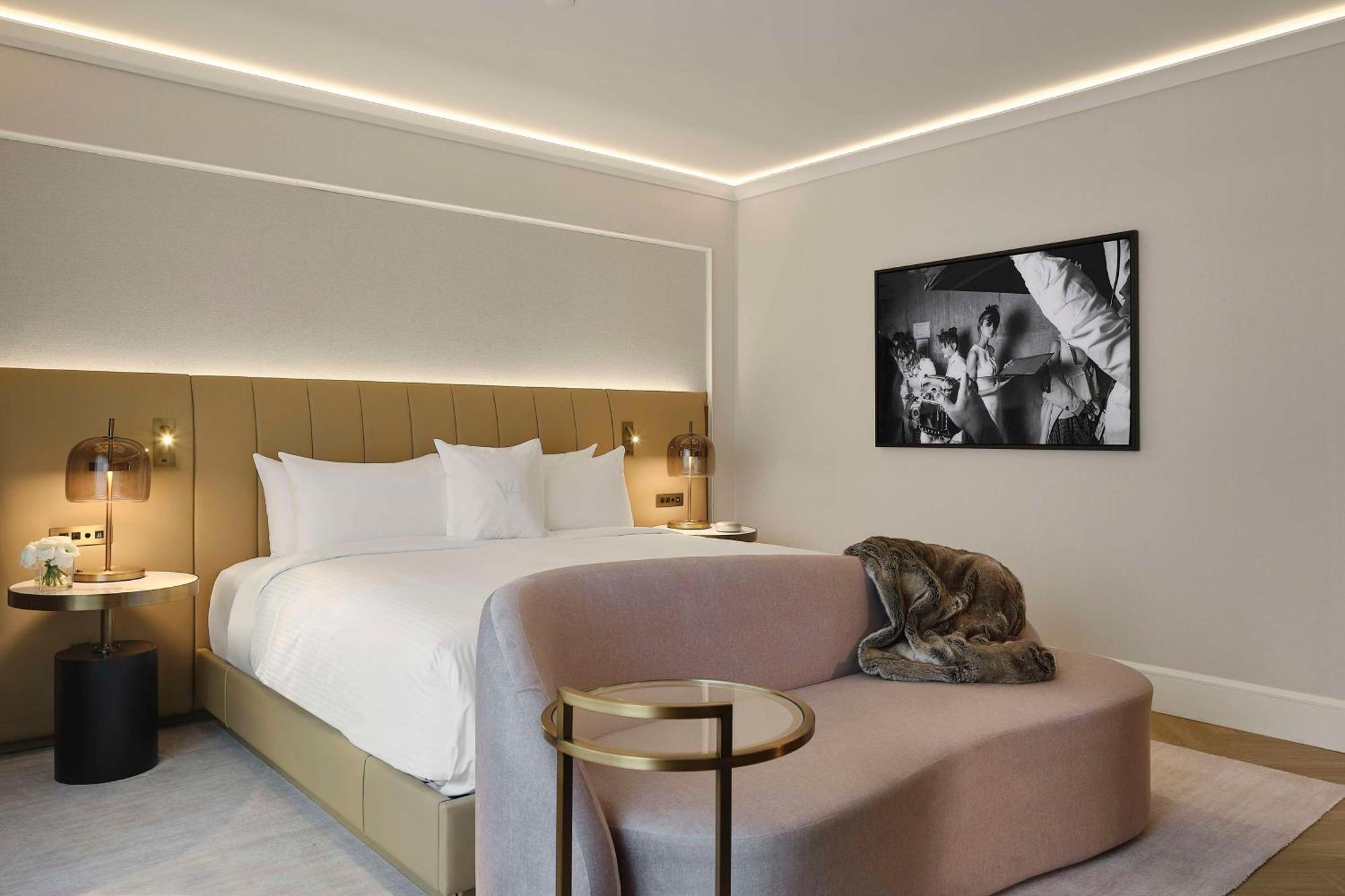 Vogue Hotel Montreal Downtown, Curio Collection By Hilton Ngoại thất bức ảnh