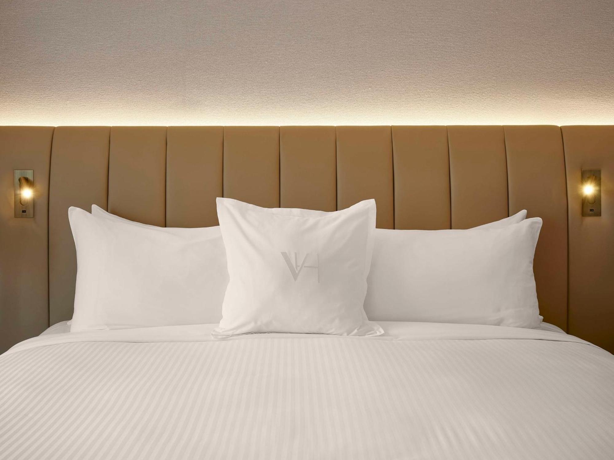 Vogue Hotel Montreal Downtown, Curio Collection By Hilton Ngoại thất bức ảnh