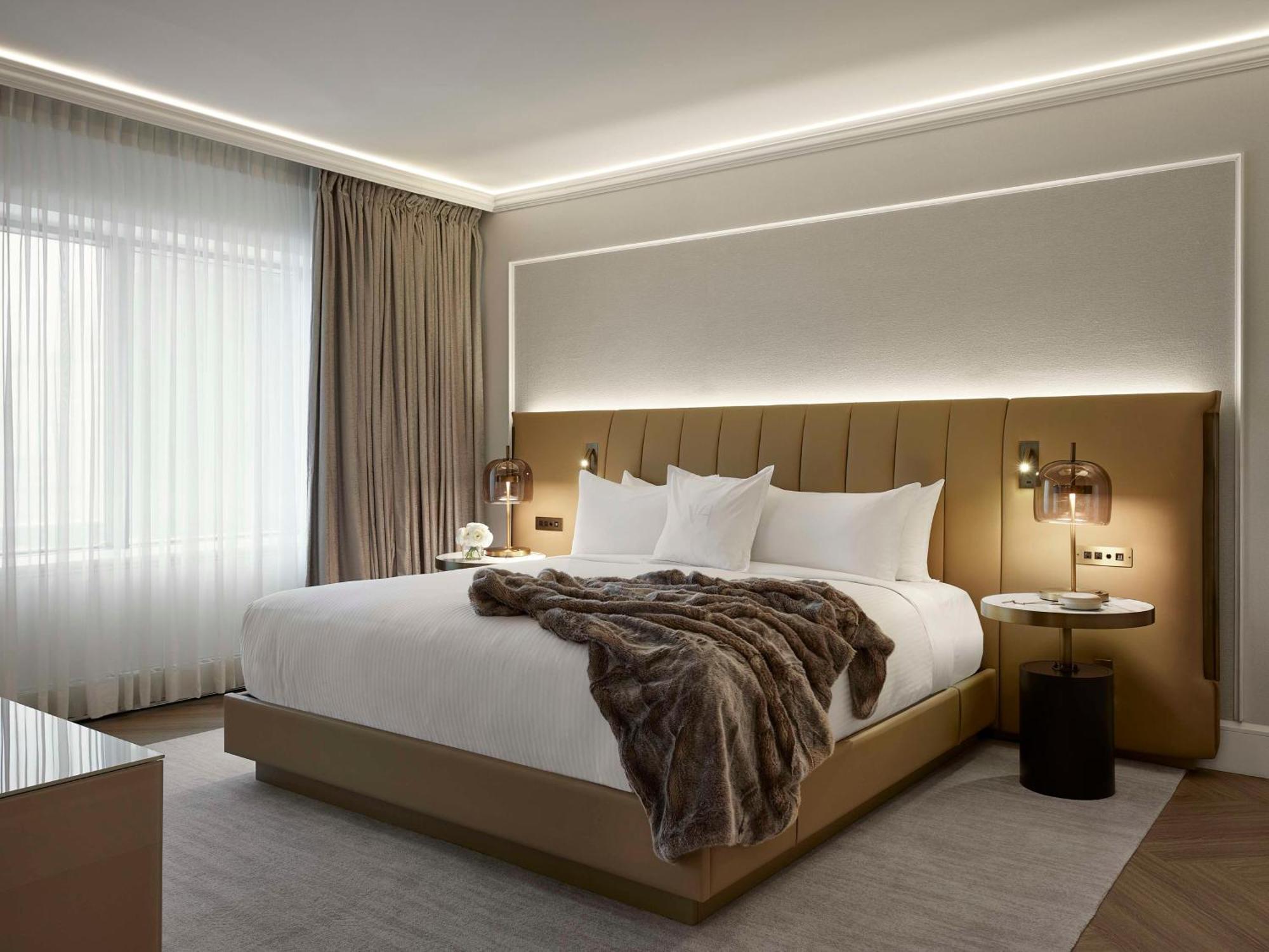 Vogue Hotel Montreal Downtown, Curio Collection By Hilton Ngoại thất bức ảnh