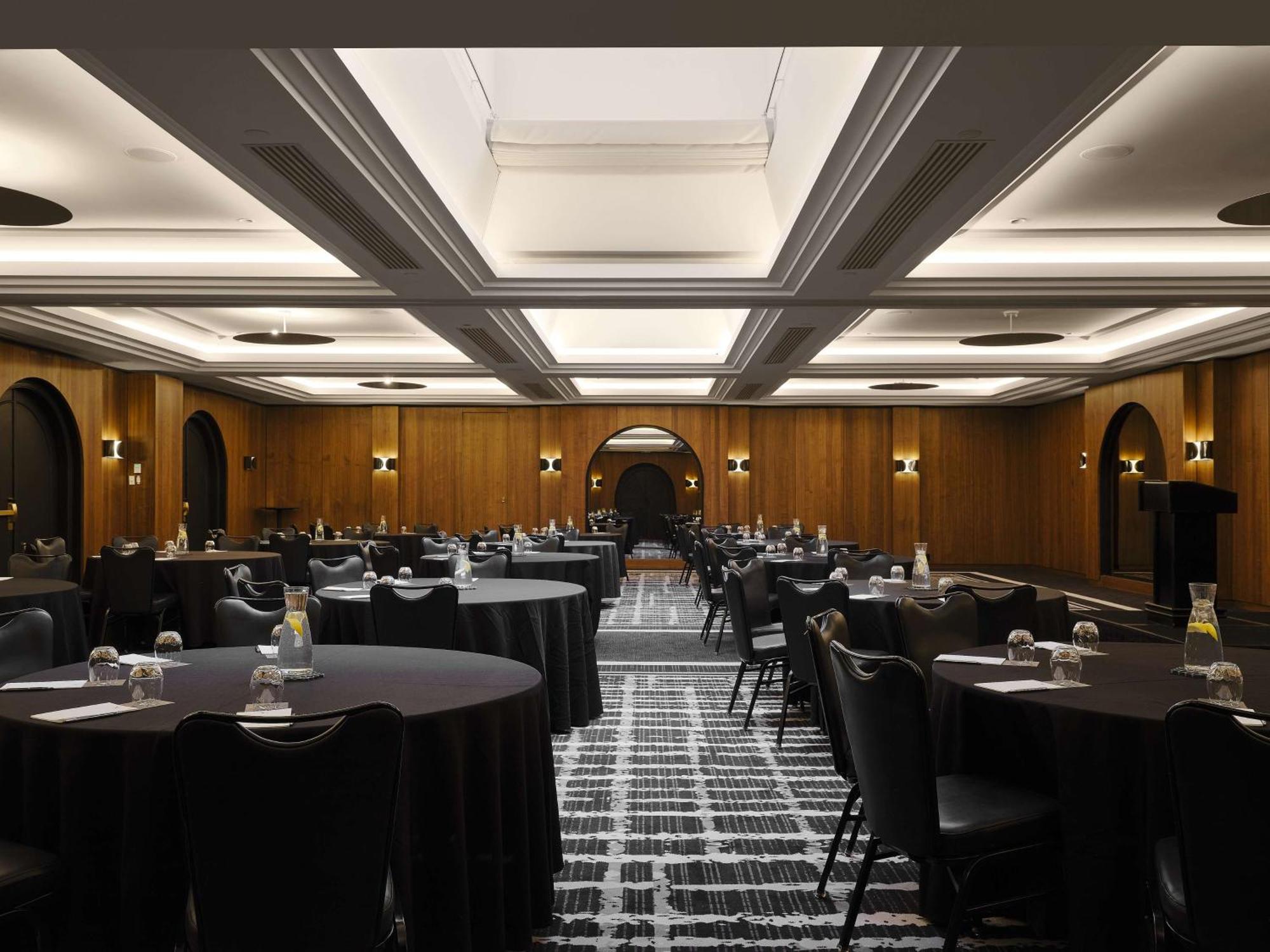 Vogue Hotel Montreal Downtown, Curio Collection By Hilton Ngoại thất bức ảnh