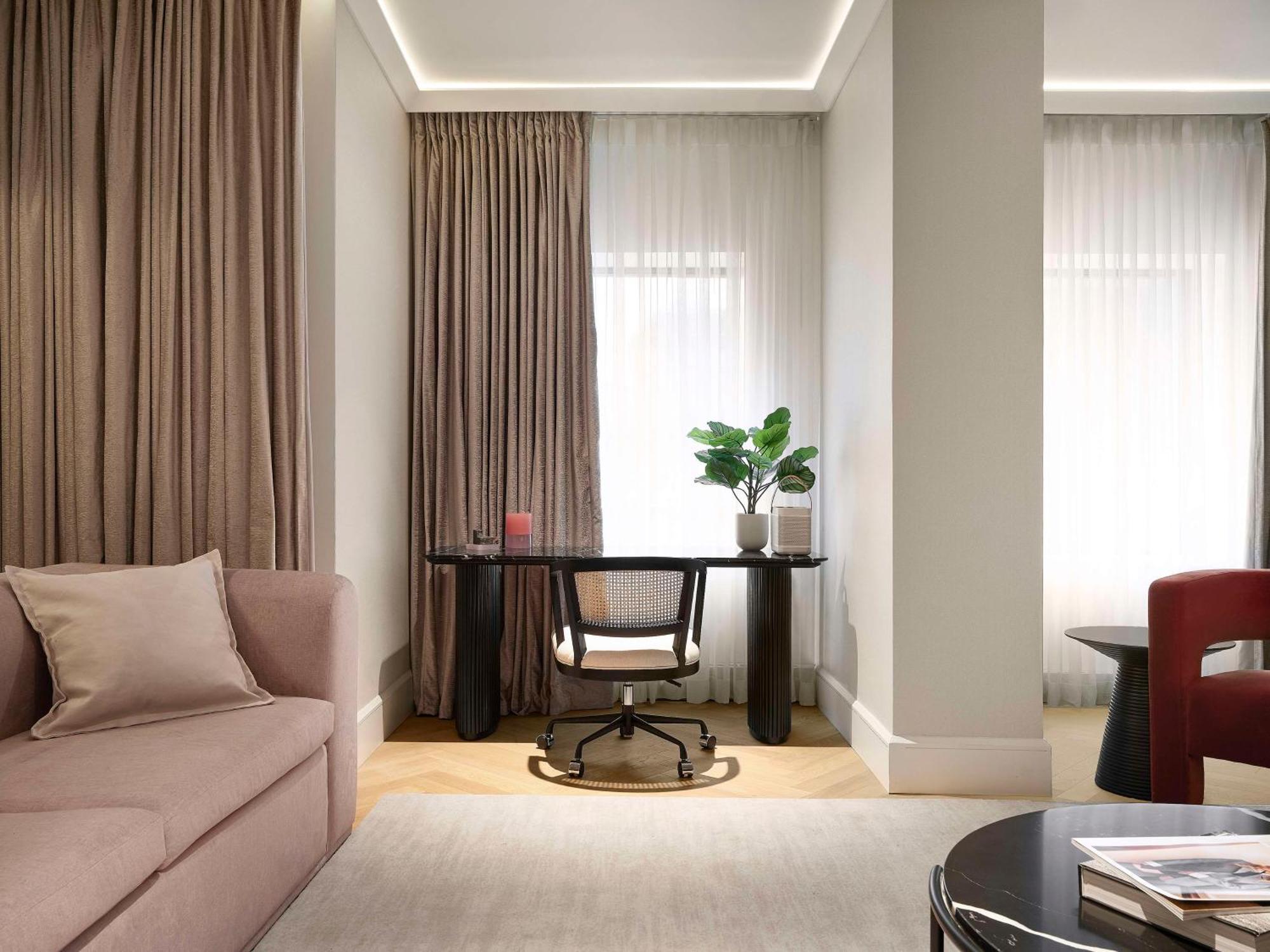 Vogue Hotel Montreal Downtown, Curio Collection By Hilton Ngoại thất bức ảnh
