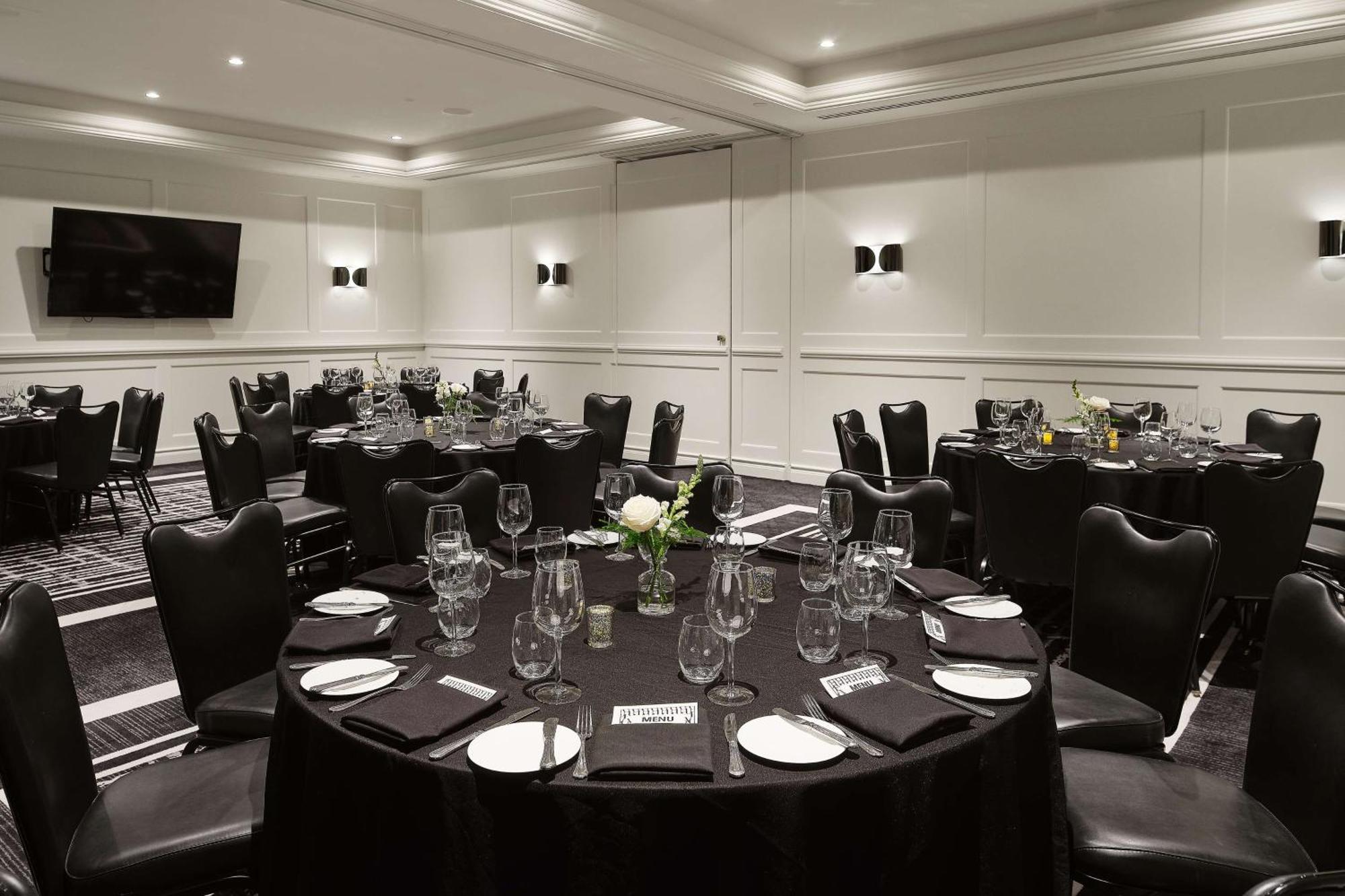Vogue Hotel Montreal Downtown, Curio Collection By Hilton Ngoại thất bức ảnh