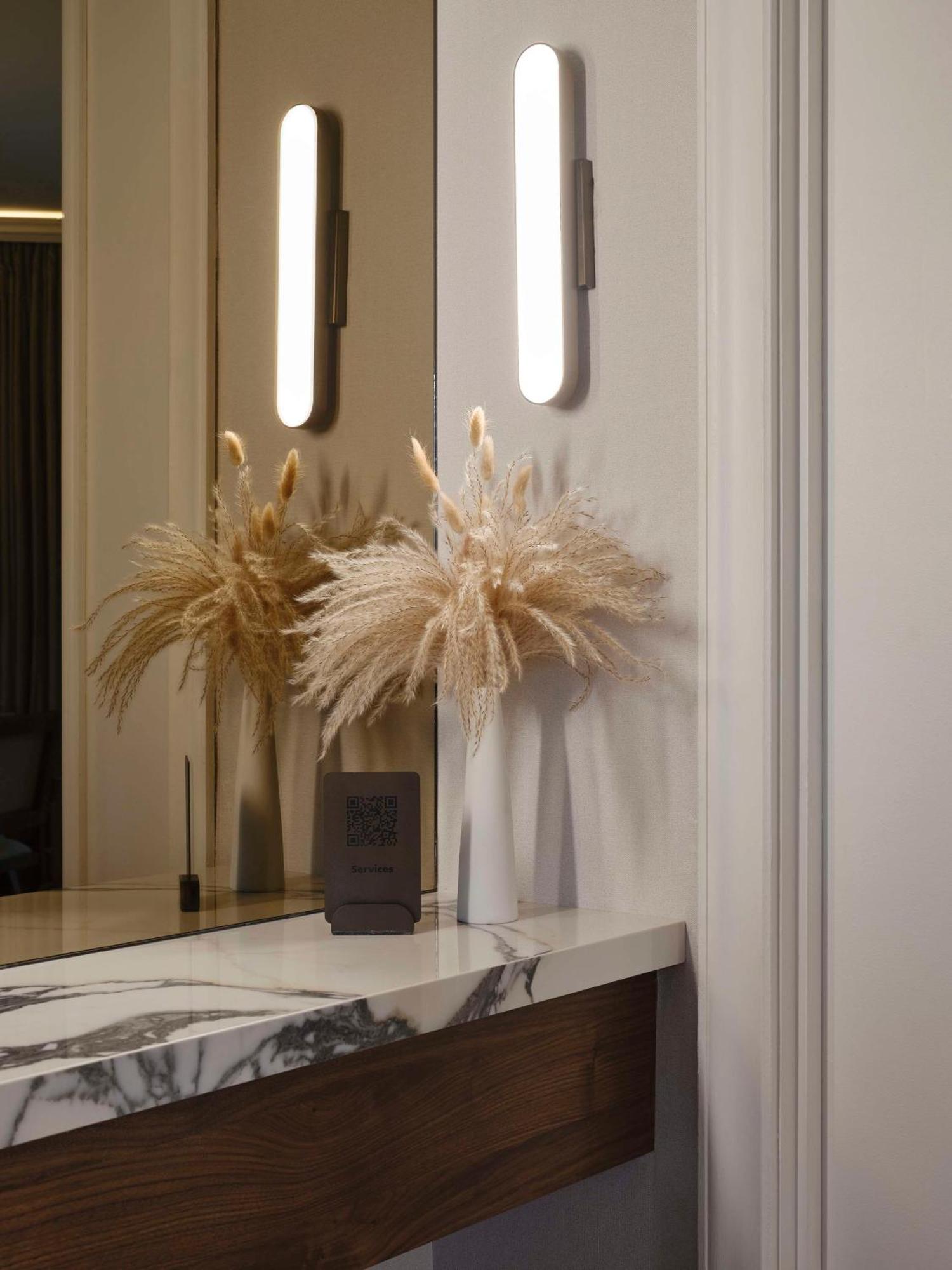 Vogue Hotel Montreal Downtown, Curio Collection By Hilton Ngoại thất bức ảnh